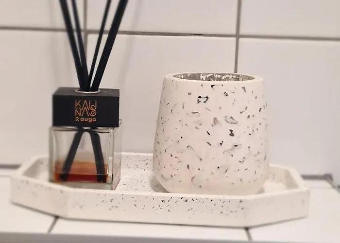 In La51a Standard - Free Parking